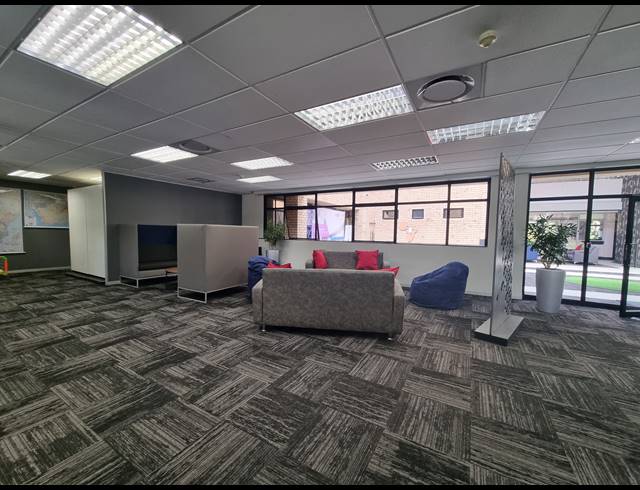 1,832M² OFFICE FOR SALE IN WOODMEAD